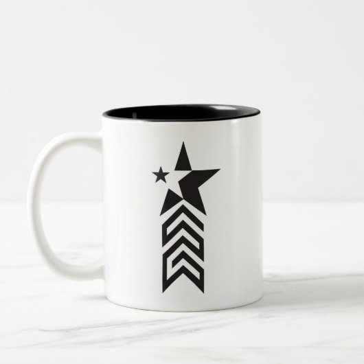 Bold Black Geometric Star Zweifarbige Tasse (Links)