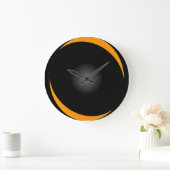 Bold Black Op Art Modern Illusion CricketDiane Große Wanduhr (Zuhause)