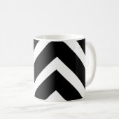 Bold Black White Chevron Geometric Pattern Kaffeetasse (VorderseiteRechts)