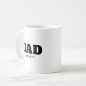 Bold Black & White Text Est Year Dad Kaffeetasse (Vorderseite Links)
