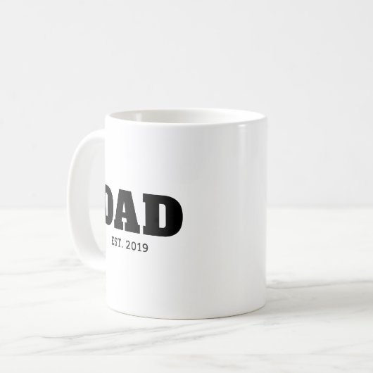 Bold Black & White Text Est Year Dad Kaffeetasse (Vorderseite Links)