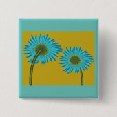 Bold Blue Daisy Art auf Mustard Yellow Background Button (Vorderseite)