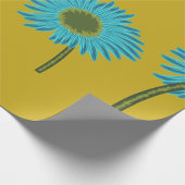 Bold Blue Daisy Art auf Mustard Yellow Background Geschenkpapier