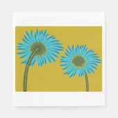 Bold Blue Daisy Art auf Mustard Yellow Background Serviette (Vorderseite)