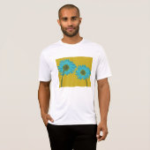 Bold Blue Daisy Art auf Mustard Yellow Background T-Shirt (Vorne ganz)
