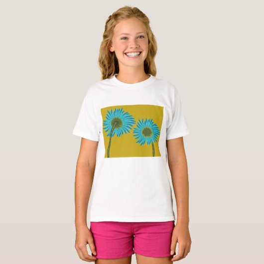 Bold Blue Daisy Art auf Mustard Yellow Background T-Shirt (Vorne ganz)