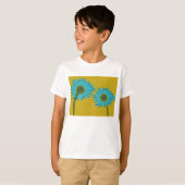 Bold Blue Daisy Art auf Mustard Yellow Background T-Shirt (Vorne ganz)