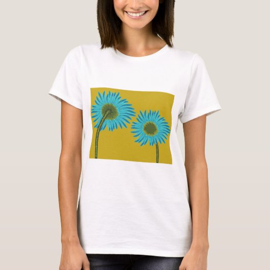 Bold Blue Daisy Art auf Mustard Yellow Background T-Shirt (Vorderseite)