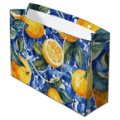 Bold Blue Italy Positano Lemon Große Geschenktüte (Rückseite Schrägansicht)