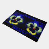 Bold Blue Pansy Blume Personalisiert Fußmatte (Schrägansicht)