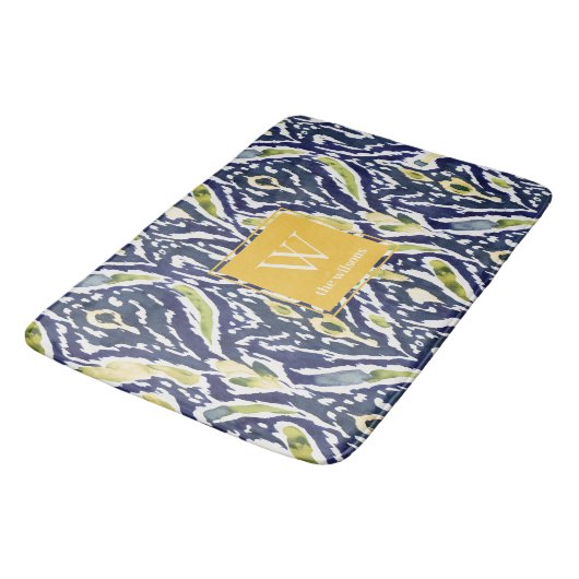 Bold Blue Yellow Abstrakt Classy Ikat Monogram Badematte (Schrägansicht)
