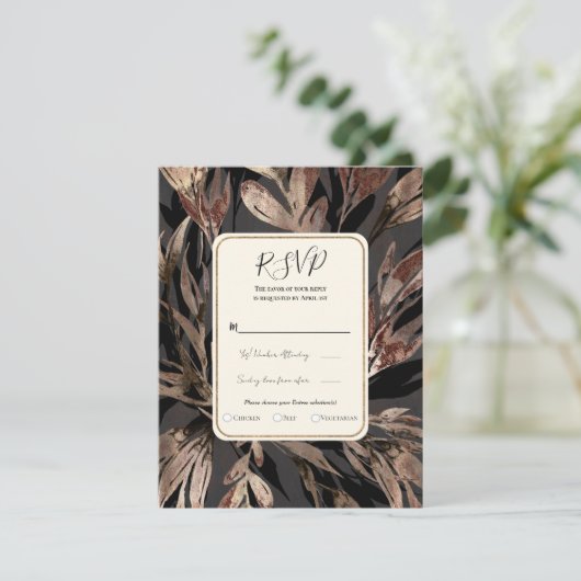 Bold Bronzy Floral Botanical Chic Wedding RSVP Einladung (Stehend Vorderseite)