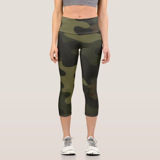 Bold Camouflage Pattern Outdoor Enthusiasts Hunter Capri Leggings (Vorderseite)
