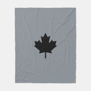 Bold Canadian Black Maple Leaf Fleecedecke