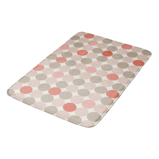 Bold Circle Pattern Bath Mat in Red Pink Mocha Badematte (Schrägansicht)