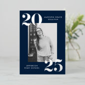 Bold Class of 2025 Navy Foto Abschluss Folieneinladung (Stehend vorne)