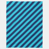 Bold Diagonal Bright Blue und Navy Stripes Fleecedecke (Vorderseite)