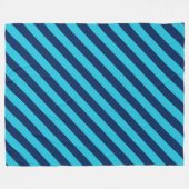 Bold Diagonal Bright Blue und Navy Stripes Fleecedecke (Vorderseite (Horizontal))