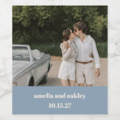 Bold Dusty Blue Retro Custom Wedding Foto Weinetikett (Einzelnes Label)
