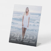 Bold Elegance 2022 Abschluss Foto Ankündigung Sockelschild (Vorderseite)