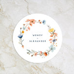 Bold Elegant Floral Wedding Runder Pappuntersetzer<br><div class="desc">Das elegante, florale Hochzeitspapier-Round-Paper-Design, ein modernes Fest der Naturkunst, mit farbenfrohen, blumigen Aquarellen in hübschen Farbtönen wie Rosa, Marineblau und staubblau, Pfirsich und Gelb, mit sanften Eukalyptus-Grünen, einem wunderschönen Set, das einer schlichten, weißen Leinwand mit minimalistisch dunkelblauer Typografie gegenübersteht, schafft ein ausgewogenes, elegantes zeitloses Ambiente Moderne Eleganz. Ob Sie ein...</div>