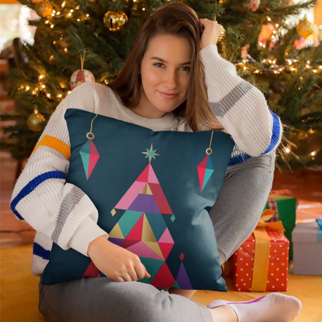 Bold Geometric Christmas Tree Throw Kissen (Von Creator hochgeladen)