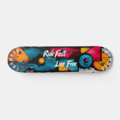 Bold Geometric Pop Art - Fahren Sie schnell, live Skateboard (Horizontal)