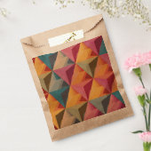 Bold Geometric Triangle Pattern Geschenktütchen (Versiegelt)