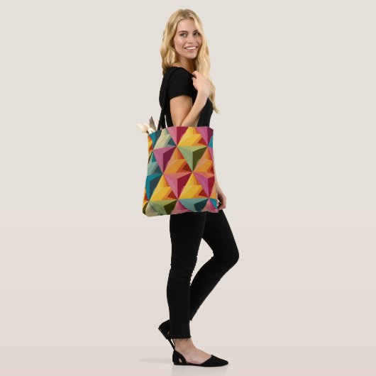 Bold Geometric Triangle Pattern Tasche (Am Model)