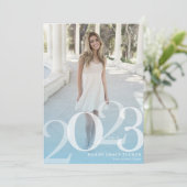 Bold GRAD 2023 Overlay Light Blue Abschluss Ankündigung (Stehend Vorderseite)