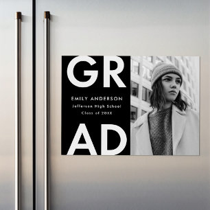 Bold Grad Black Foto Abschluss Magneteinladung