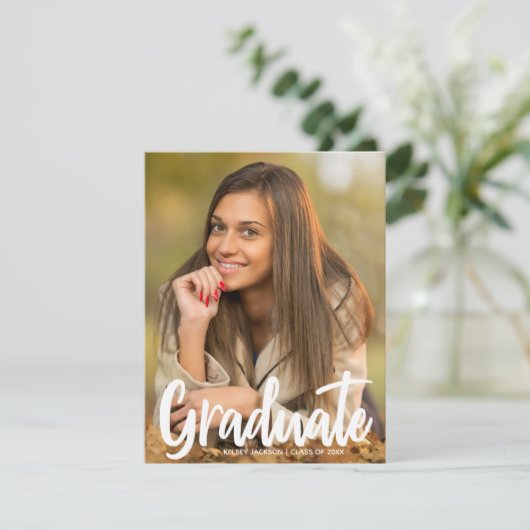 Bold Graduate Foto Modern Script Overlay Ankündigung (Stehend Vorderseite)