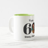 Bold Happy 60th Birthday Photo Zweifarbige Tasse (Vorderseite Links)
