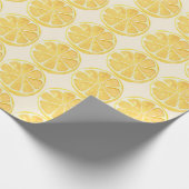 Bold Lemon Slice Pattern in Sunny Yellow Geschenkpapier (Ecke)
