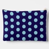 Bold Light Blue Polka Dots on Navy Blue  Zubehörtasche (Rückseite)