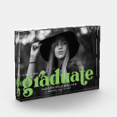 Bold Lime Green Typography Graduierung Fotoblock (Links)