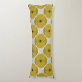 Bold Minimalist Poppy Textured Floral Yellow Seitenschläferkissen (Vorderseite Vertikal)