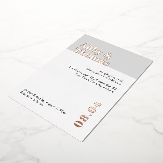 Bold Modern Minimalistisch Gray Wedding Rose Gold Folieneinladung (Gedreht)
