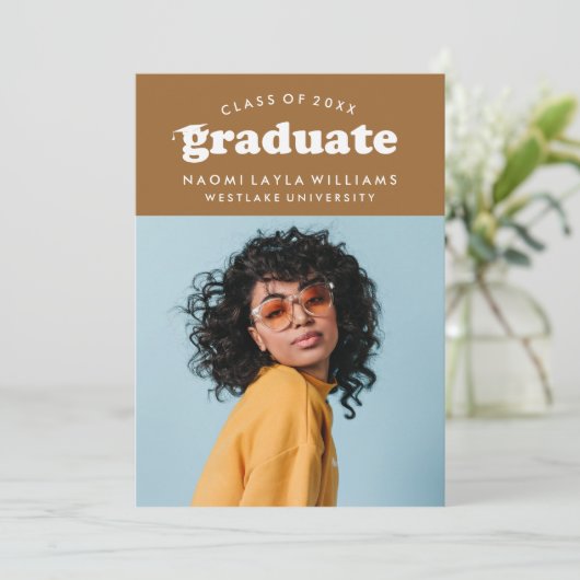 BOLD MODERN RETRO GRADUATE | EINLADUNG VON ABSCHLÜ (Stehend Vorderseite)