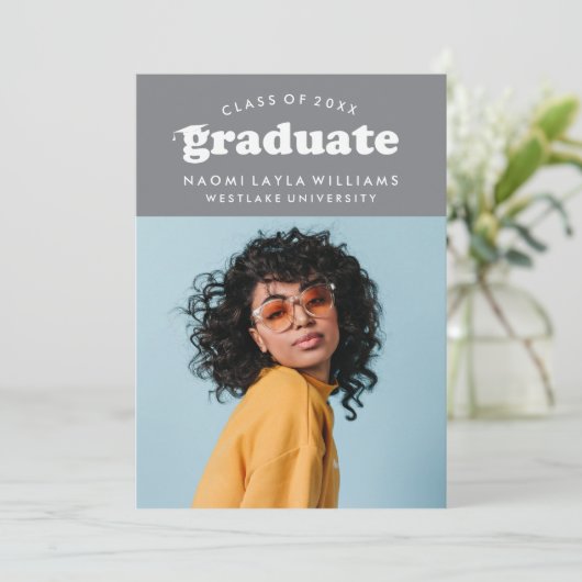 BOLD MODERN RETRO GRADUATE | EINLADUNG VON ABSCHLÜ (Stehend Vorderseite)