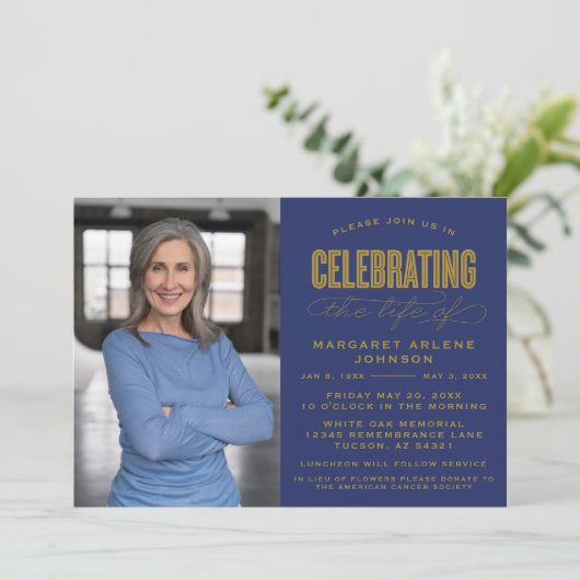 BOLD MODERN SCRIPT FEIERUNG LEBEN FUNERAL EINLADUNG (Stehend Vorderseite)