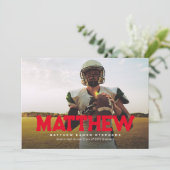 Bold Name Graduierte Athlete Foto Roter Abschluss Einladung (Stehend Vorderseite)