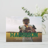 Bold Name Graduierte Athletin Foto Grün Abschluss Einladung (Stehend Vorderseite)