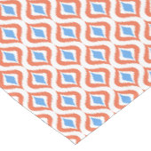 Bold Orange Azure Blue White Ikat Ogee Art Pattern Kurzer Tischläufer (Ecke)