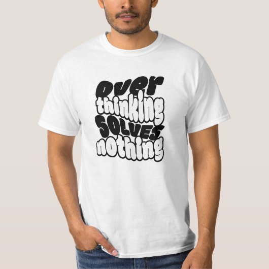 Bold “Overthinking Solves Nothing” Retro Quote T-Shirt (Vorderseite)