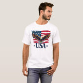 Bold Patriotic Eagle and Flag Design for America T-Shirt (Vorne ganz)