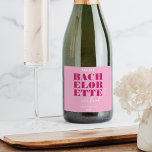 Bold Pink Bachelorette Weekend Schaumweinetikett<br><div class="desc">Dieses lustige und kühne rosa Accessoire wird Ihre zukünftigen Party Gäste begeistern!</div>