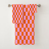 Bold Pink Orange Modern Geometric Check Pattern Badhandtuch Set (Insitu)