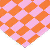 Bold Pink Orange Modern Geometric Check Pattern Tischdecke (Schrägansicht)