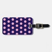 Bold Pink Polka Dots on Navy Blue  Gepäckanhänger (Vorderseite horizontal)